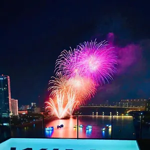 Wink Icon Riverside - Luxury - 24hrs & Rooftop Pool Bar 호텔 다낭